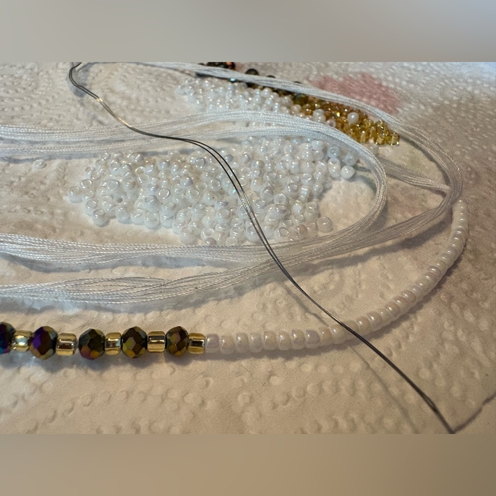 NWT White, Gold & Iridescent Beads BEGINNER Waistbead up to 50 inches - Picture 8 of 11